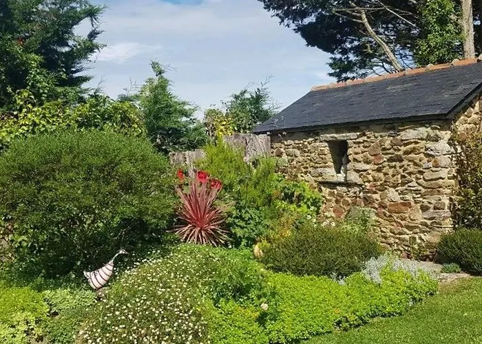 Havre De Paix Avec Piscine Chauffee, Jardin Arbore Et Activites Pour Tous - Fr-1-306-1142